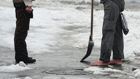 Новость - Люди города - Улицы Киева убирает босоногий бородач