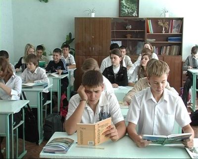 Детей, опоздавших на 5 минут на пробное ВНО, не пустили на тестирование. Фото: investigator.org.ua