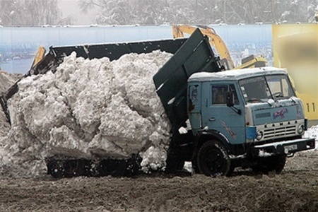Власти обещают урегулировать снежный вопрос за 2 дня. Фото: kiyany.obozrevatel.com