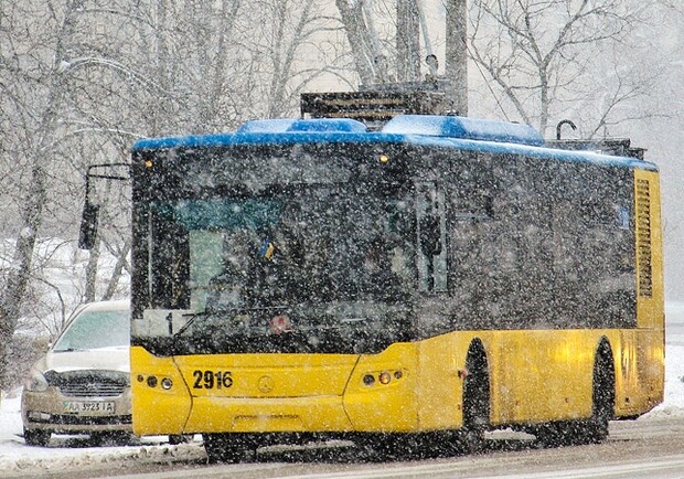 Сегодня в Киеве возобновили работу еще 13 автобусных маршрутов. Фото: transphoto.ru Автор: D.A.mix