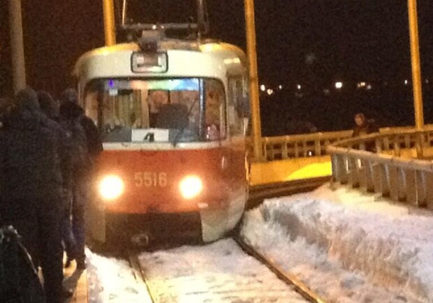 Трамвай сошел с рельсов. Фото: twitter.com
