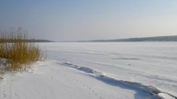 На водоемах подорвут лед. Фото: delo.ua