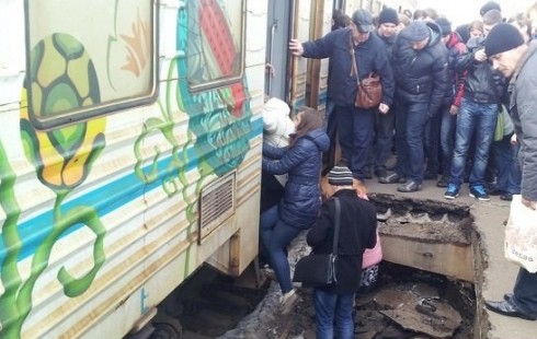 Железная дорога в обвале платформы обвинила "Киевпасстранс". Фото: svit24.net
