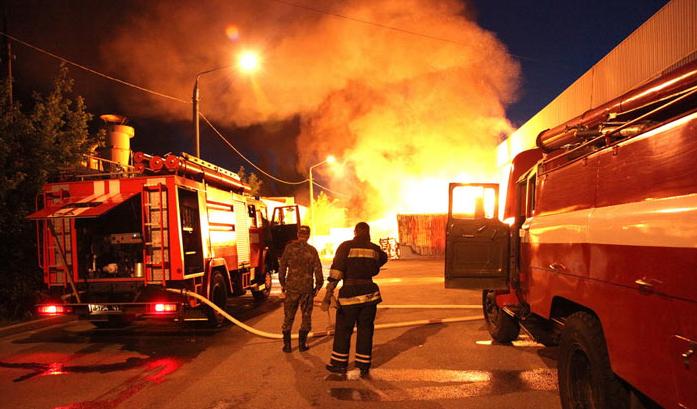 В Киеве горела многоэтажка. Фото: zabor.zp.ua
