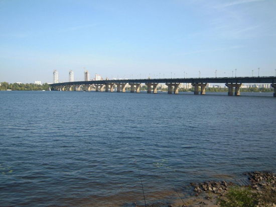 Возле моста Патона едва не утонула девушка. Фото: mykiev.biz
