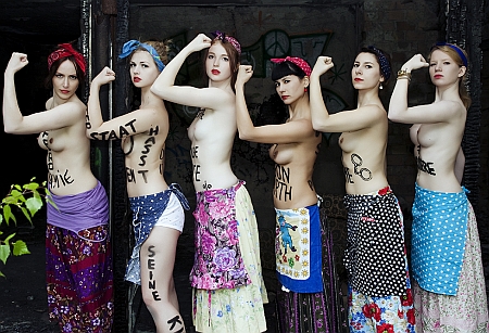 Активистки протестовали против "женского рабства". Фото:  Фото: femen.org