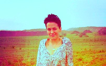 Певица позировала на фоне сельских пейзажей. Фото: instagram Астафьевой.