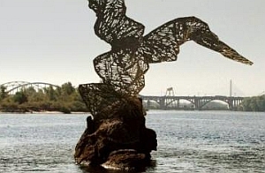Так выглядит "редкая птица" по мнению скульптора. Фото: fashionpark.kiev.ua