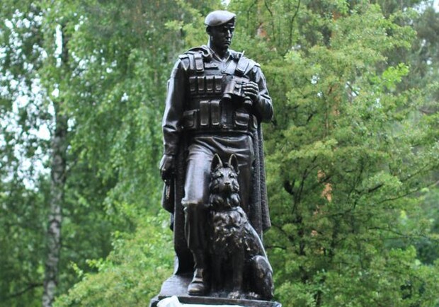 Новость - События - В Киеве появился памятник человеку с собакой