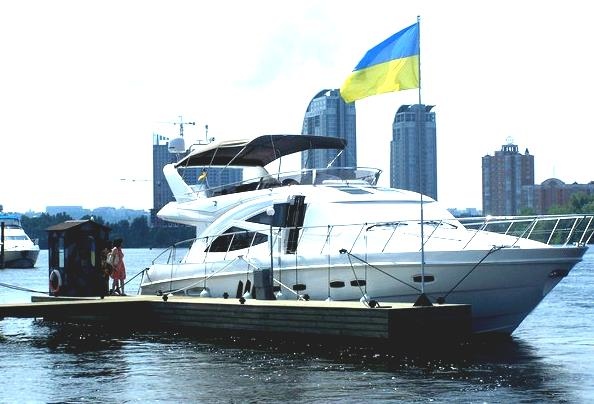 Одна из яхт, представленных на выставке
Фото: gorodkiev.com.ua