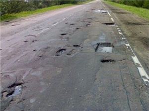 Украинские дороги давно требуют капитального ремонта.
Фото с сайта kp.ua