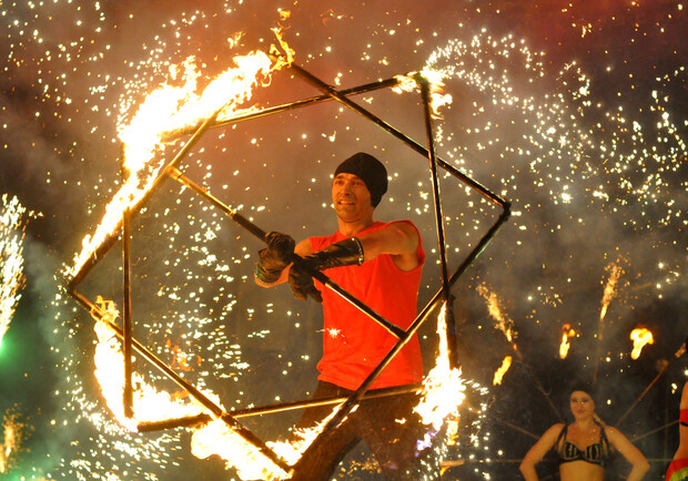 Новость - Досуг и еда - Киевский фестиваль огня: огненный орган, горящие зонтики и поджаренные зрители