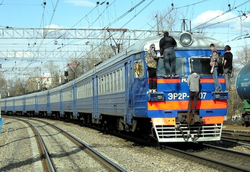 Зацеперы ездят на последних вагонах электрички. Фото: serpuhov.bezformata.ru