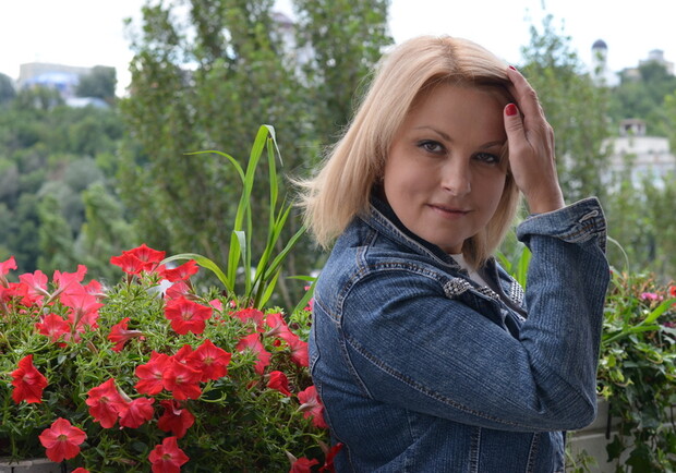 Мария фотографировалась на фоне нашего цветника.
Фото: Сергей Захаров