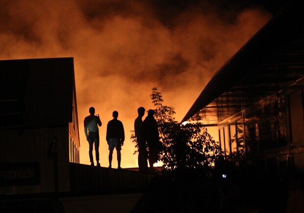 Очевидцы: "На базаре взрывались баллоны с газом, все рушилось и ломалось". Фото: Юрий Сагач