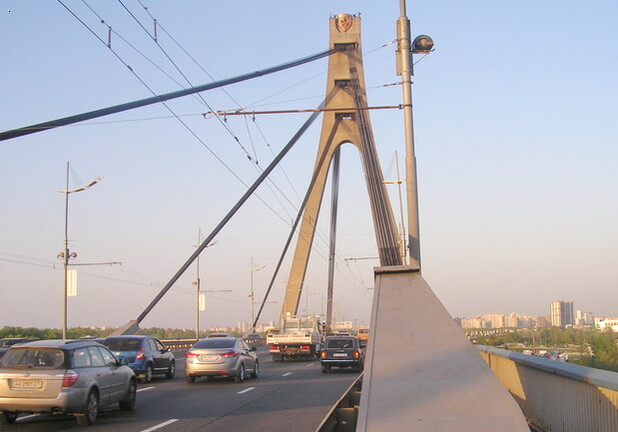 На Московском мосту возможны пробки на выходных. Фото: autocentre.ua