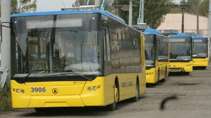 Киевские троллейбусы устроили аварию. Фото: mage.tsn.ua