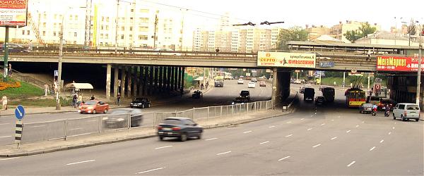 С Индустриального моста отвалился кусок бетона. Фото: wikimapia.org