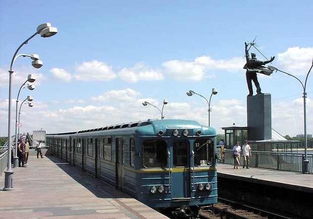 На станции метро "Днепр" умер мужчина. Фото: nostalgia.kiev.ua