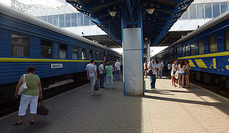 "Укрзализныця" назначила дополнительные поезда. Фото: newsradio.com.ua