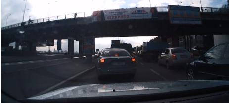 Новость - События - В сети появилось видео того, как девушка спрыгнула с платформы станции "Днепр"