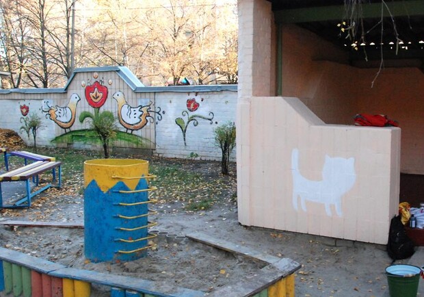 Новость - Люди города - Киевский художник разукрасил детский сад