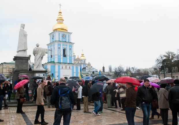 Из-за митинга на Михайловской в центре пробки. Фото с сайта kievskaya.com.ua