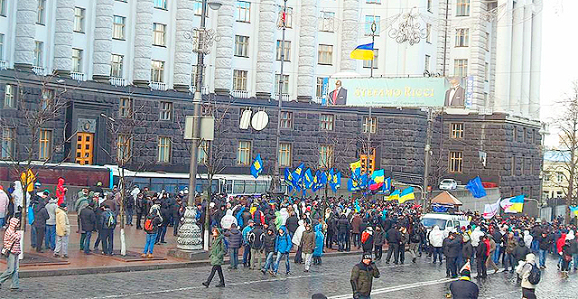 Новость - События - Утро на Майдане: перекрыли улицу Грушевского
