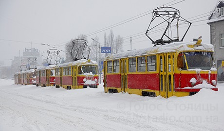 Трамваи становятся в ряд. Фото с сайта newsradio.com.ua
