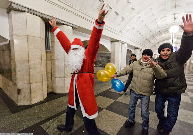 Метрополитен поздравить киевлян с Новым годом. Фото с сайта bezfishki.net