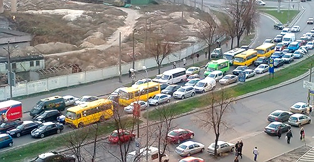 В Киеве уже 7-балльные пробки. Фото с сайта drugasmuga.com