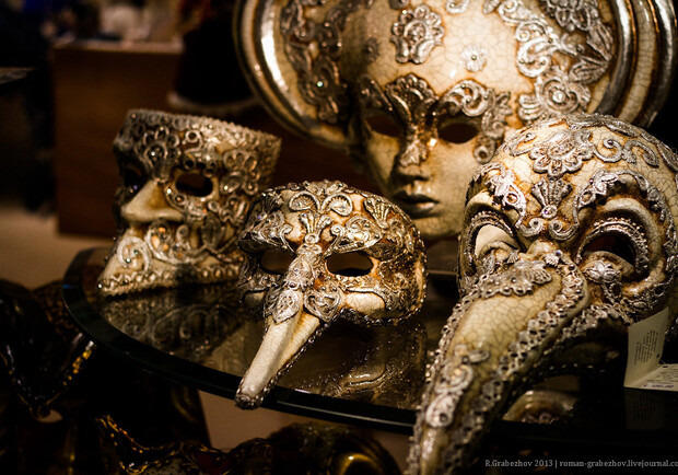 В музее истории Киева проходит выставка масок. Фото с сайта sfw.so 