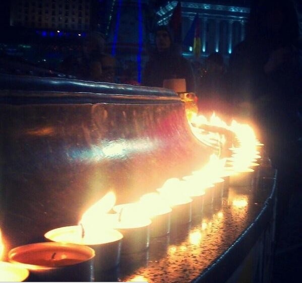 Новость - События - На Майдане зажгли свечи в память о погибших в Волгограде