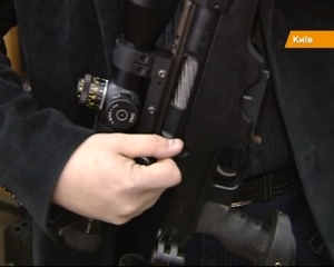 В Украине собрали снайперскую винтовку. Фото fakty.ictv.ua
