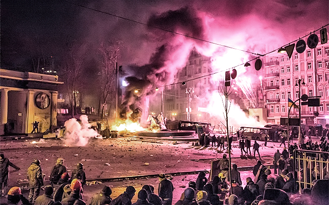 Ночь была неспокойной. Фото сообщества Євромайдан, vk.com.