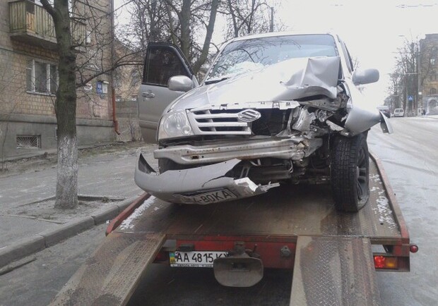 Новость - События - Будь осторожен: лед на дороге уничтожил автомобиль