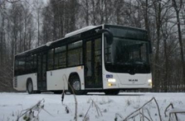 В Киеве на ходу задымился автобус. Фото пресс-службы ГосЧС