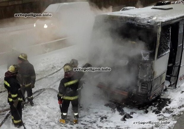 Новость - События - На Соломенке сгорел автобус