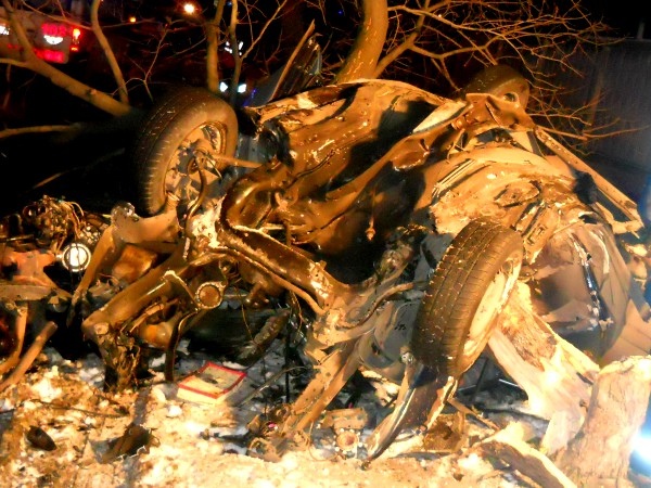Машина превратилась в груду метала. Фото с сайта МЧС.