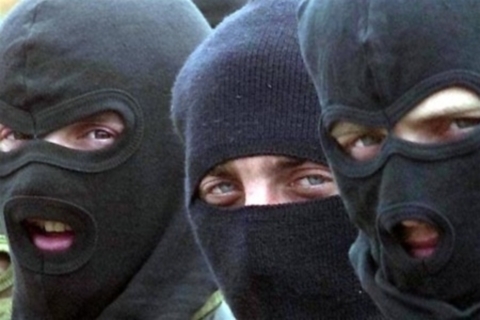 Люди в масках ворвались в компьютерный клуб. Фото с сайта crimelist.ru