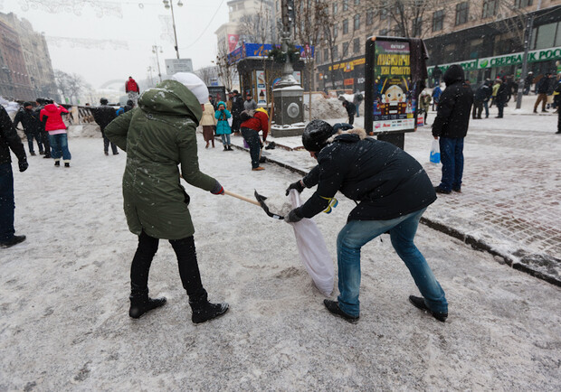 На Майдане работа найдется для всех. Фото с сайта t30p.ru