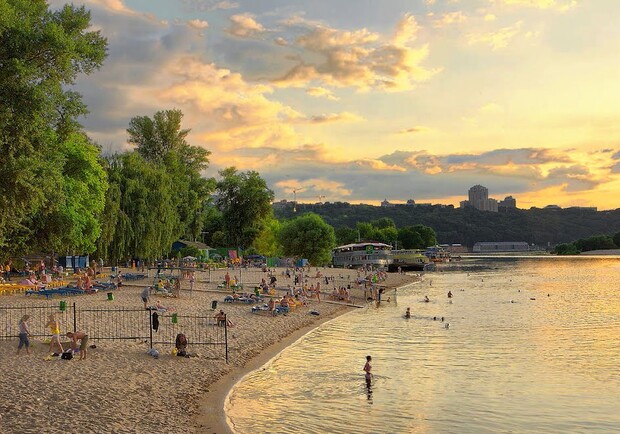 Завтра в Киеве будут убирать пляжи. Фото с сайта panoramio.com