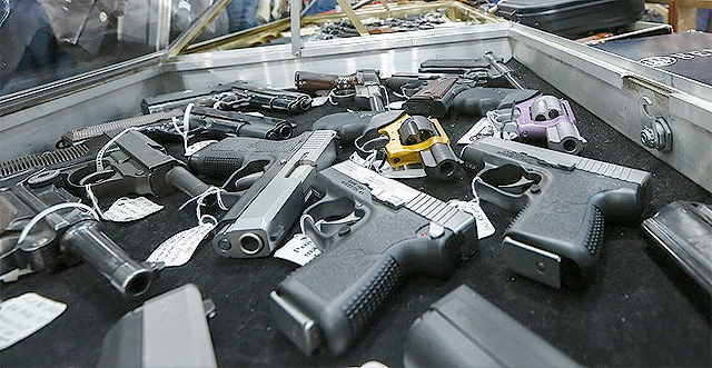 Оружие сдают все больше желающих. Фото с сайта expert.ru.