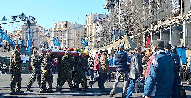 Новость - Люди города - На Майдане снова похороны: Небесная сотня уже насчитывает 102 человека