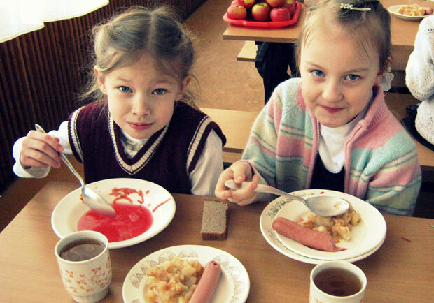 Детей в школах будут кормить, но не всех. Фото с сайта dietologru.blogspot.com 