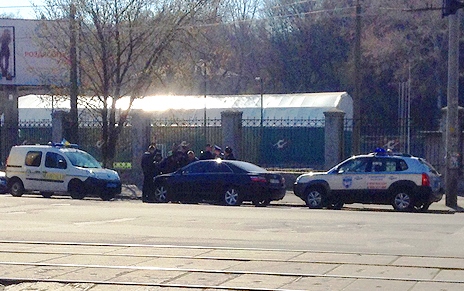 Новость - События - Фотофакт: на Куреневке пять милицейских машин задержали водителя "Тойоты"