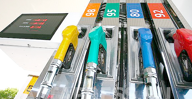Бензин остался в ту же цену, что и вчера. Фото с сайта lenta-ua.net.