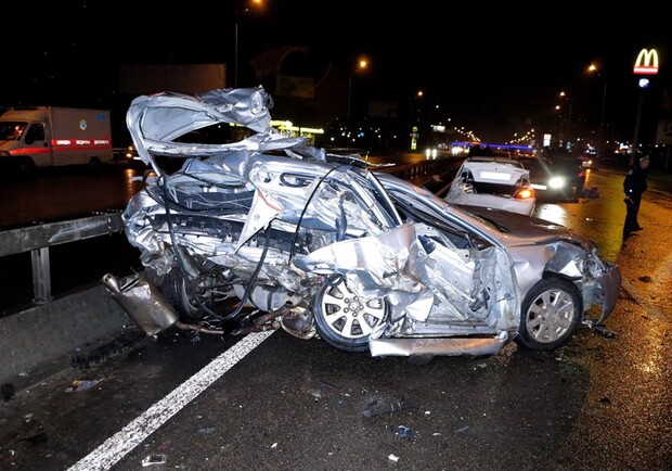 Новость - События - Двое погибших: на Бажана случилось ДТП с пьяным водителем Mercedes S500