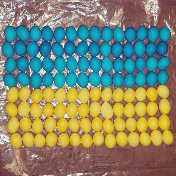 Новость - Досуг и еда - Новый тренд: как украинцы на Пасху разрисовали яйца в национальные символы цвета