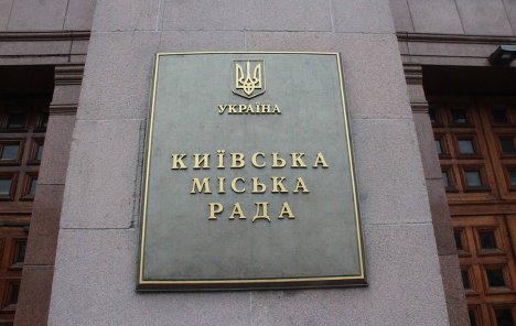 В Киевсовет, по результатам экзит-полла, проходят 8 партий. Фото с сайта zn.ua.